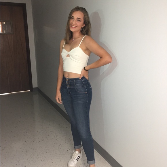 Meet your Posher, Erin - Picture 2 of 6